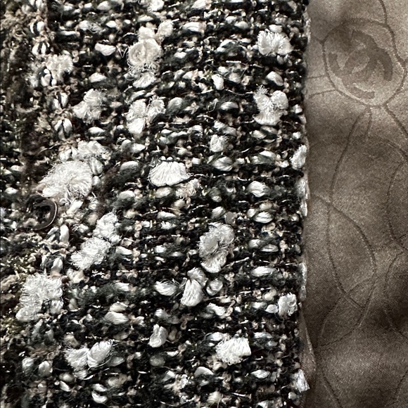Chanel Black and White Tweed Blazer Size 36 - Picture 13 of 15